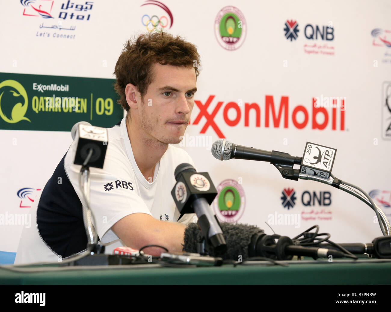 Britische Tennis Sterne Andy Murray im Gespräch mit der Presse nach dem Gewinn der Qatar ExxonMobil Open Turniers Stockfoto