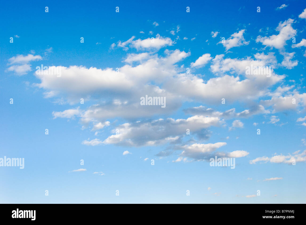 Wolken am blauen Himmel Stockfoto