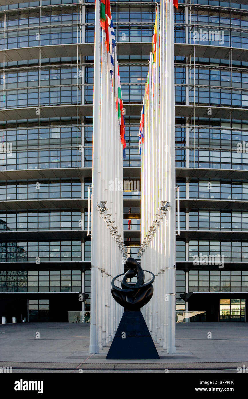 Statue vor dem Europäischen Parlament Stockfoto