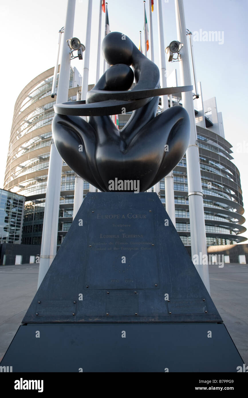 Statue vor dem Europäischen Parlament Stockfoto
