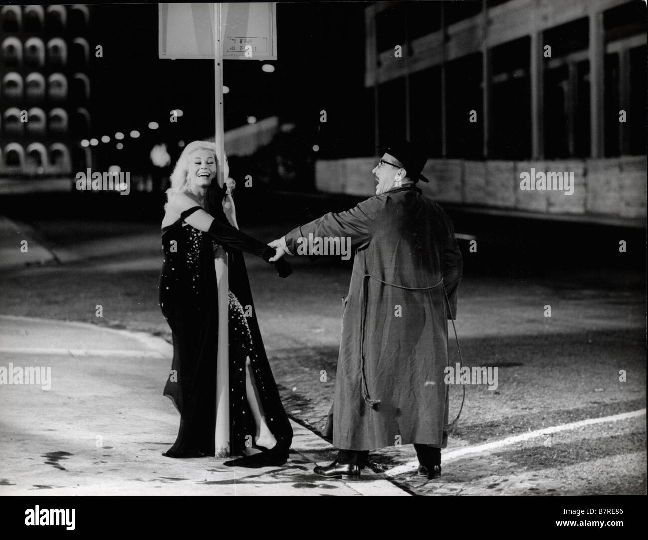 Boccaccio 70 Jahr: Italien 1962 Regie: Frederico Fellini Anita Ekberg Peppino De Filippo Stockfoto