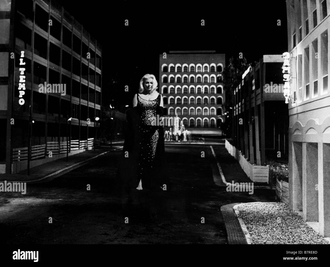 Boccaccio 70 Jahr: Italien 1962 Regie: Frederico Fellini Anita Ekberg Stockfoto