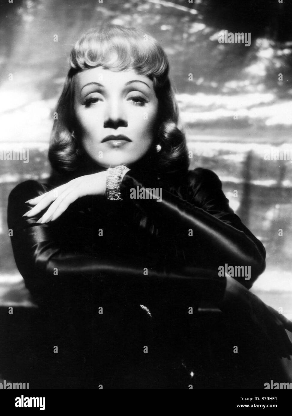 Manpower Jahr: 1941 USA Marlene Dietrich Regie: Raoul Walsh Stockfoto