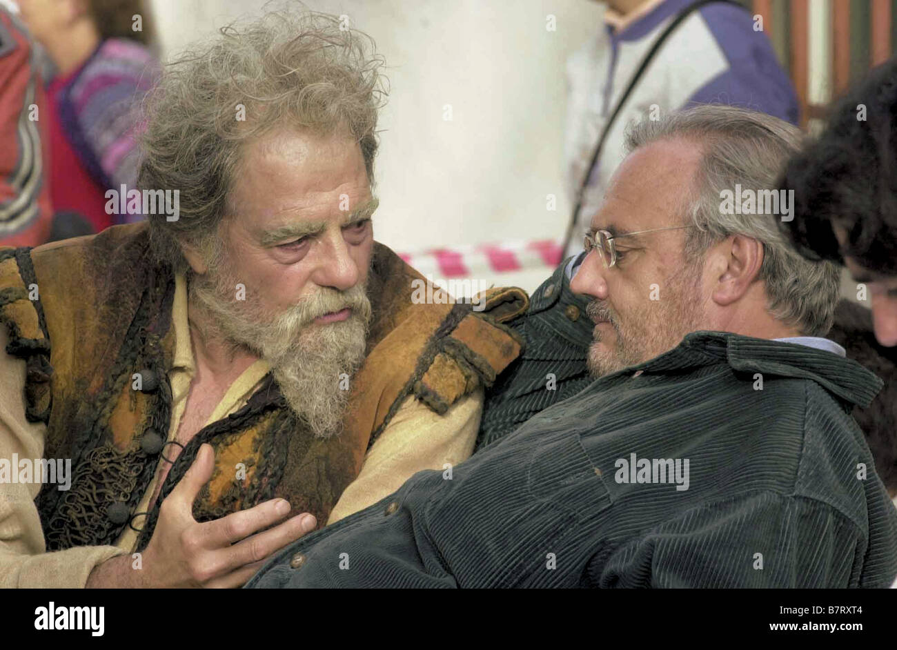 Manuel Gutiérrez Aragón Manuel Gutiérrez Aragón Regisseur Manuel Gutiérrez Aragón avec Juan Luis Galiardo sur le tournage/auf dem Satz du Film El Caballero Don Quijote Jahr: 2002 - Spanien Stockfoto