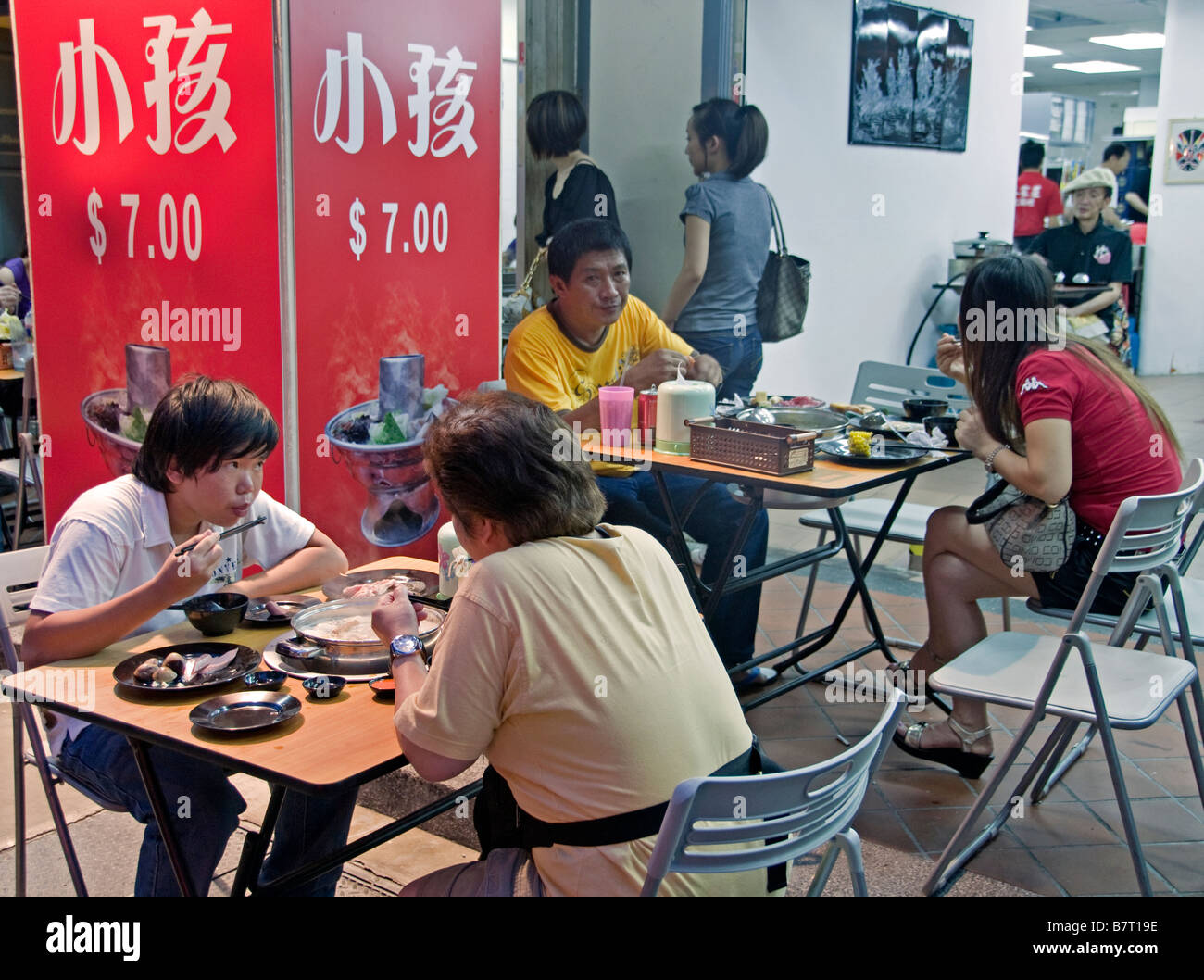 Singapur Chinatown chinesische Fisch Restaurant Food street Nacht Markt Center Stockfoto