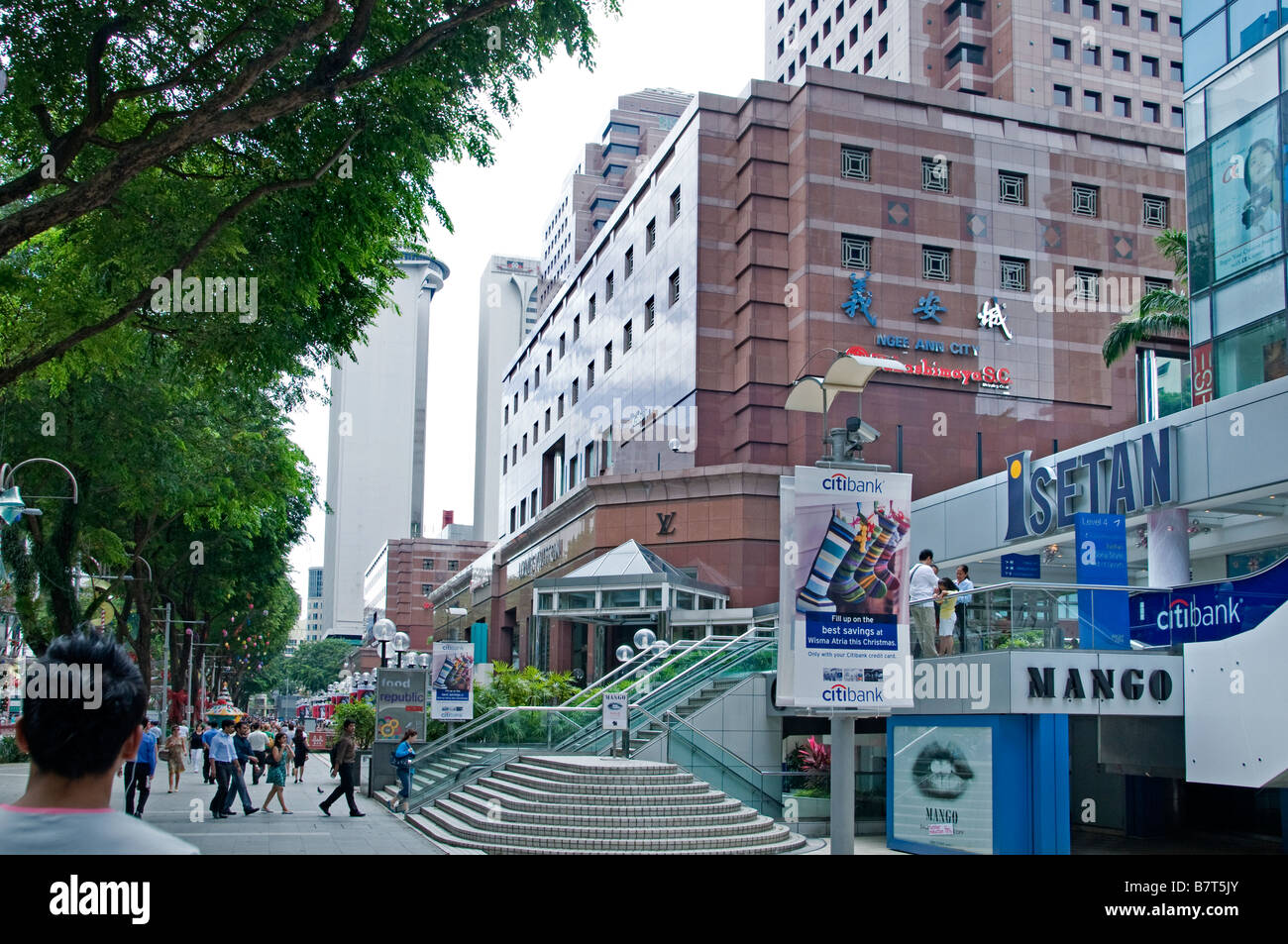 Ngee Ann Stadt Isetan Essen Republik Singapur Orchard Road Menschen moderne Mode Luxus Shopping Mall Shop speichern Geschäfte Geschäfte Stockfoto