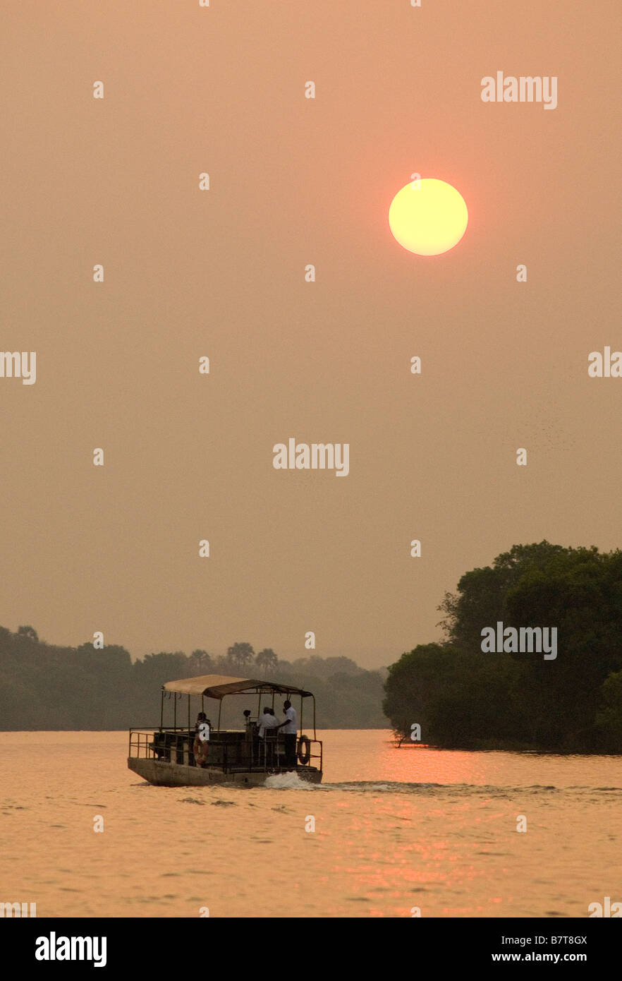 Zambezi Sonnenuntergang knapp oberhalb der Victoriafälle Stockfoto