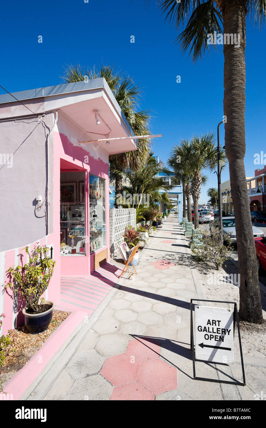 Historische Gebäude an der 8th Avenue, passieren einen Kühlergrill, St Pete Beach, Golfküste, Florida, USA Stockfoto