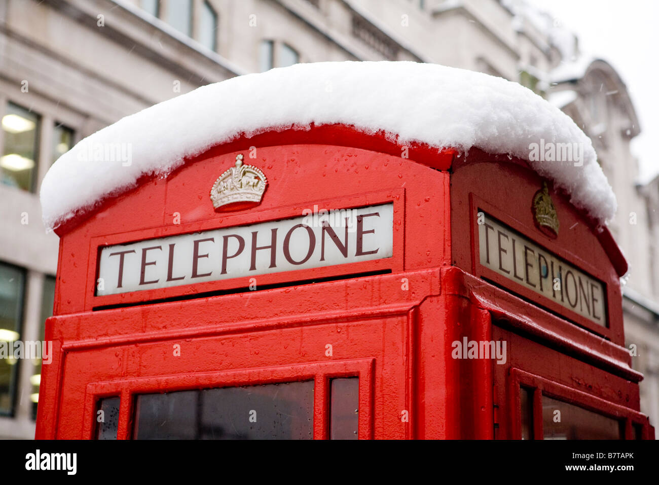 Roten Londoner Telefonzelle In die Snow UK-Europa Stockfoto
