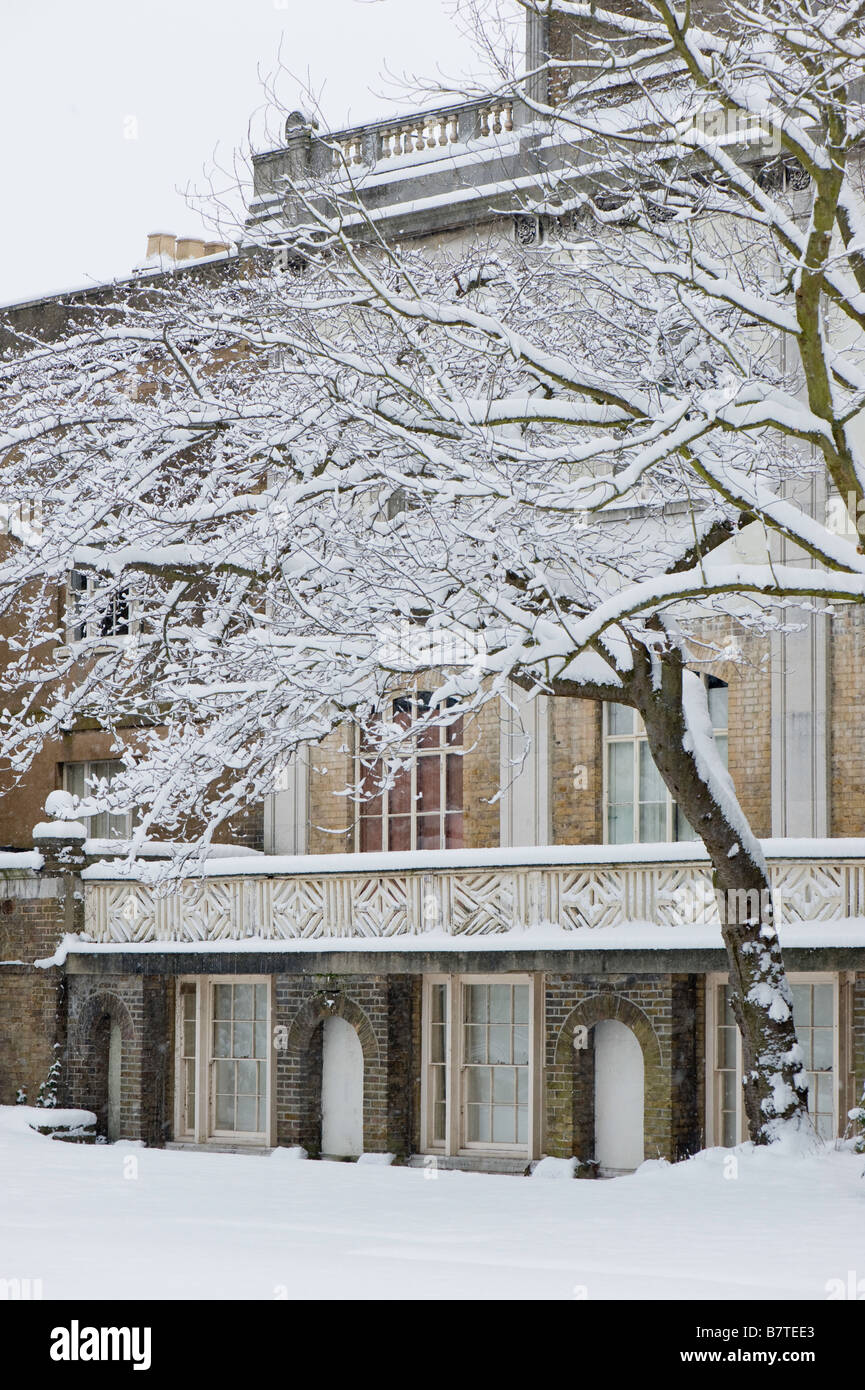 Pitzhanger Manor House in Walpole Park bedeckt im Februar Schnee Ealing London W5 Vereinigtes Königreich Stockfoto