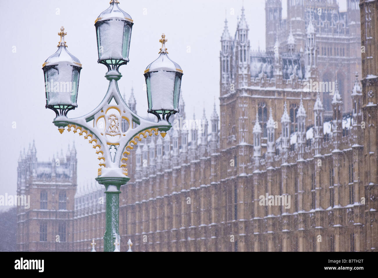 Häuser des Parlaments bedeckt in London Vereinigtes Königreich Schnee Stockfoto