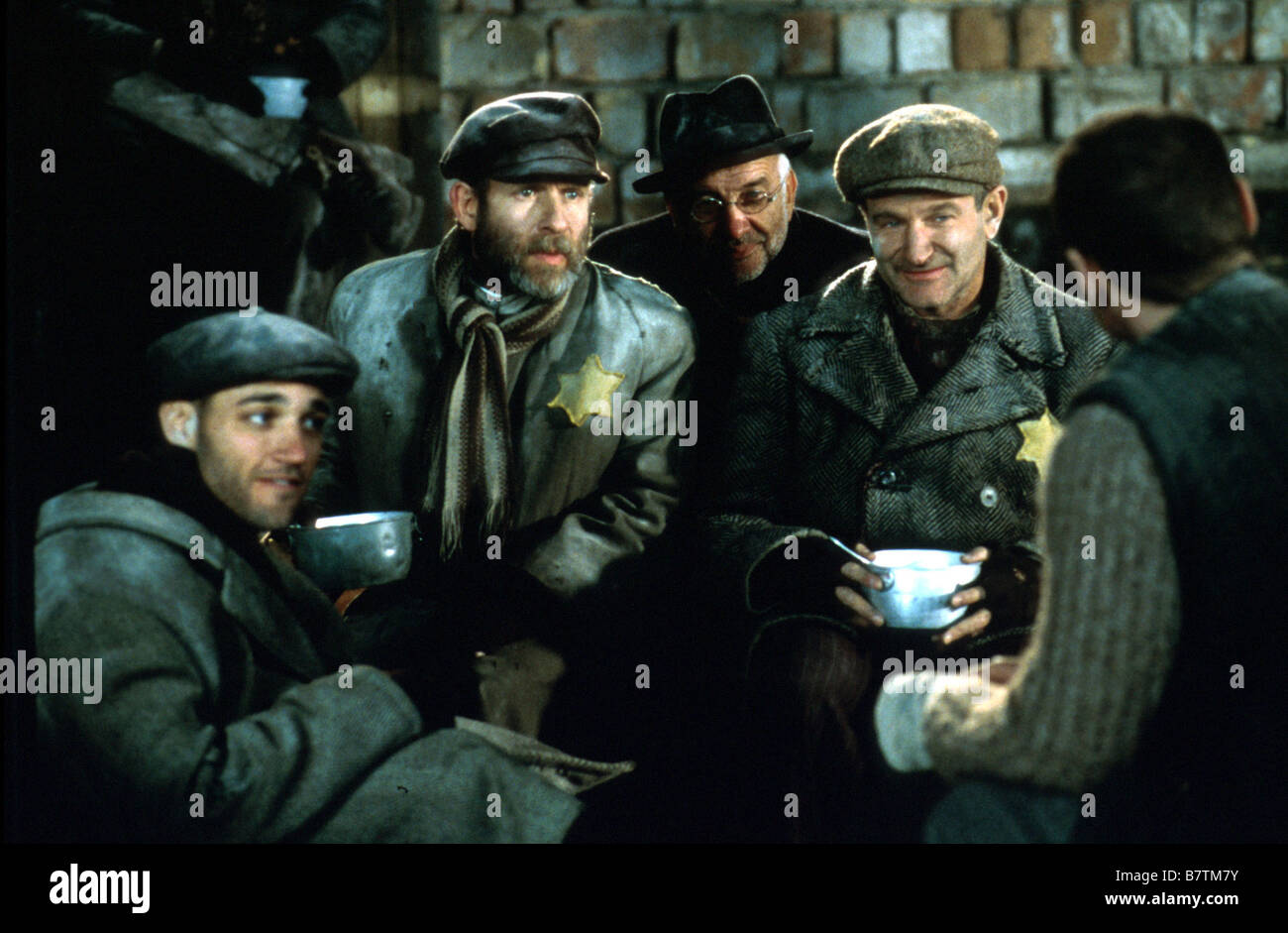 Jakob der Lügner Jahr: 1999 USA Bob Balaban, Armin Mueller-Stahl, Robin Williams Regie: Peter Kassovitz Stockfoto