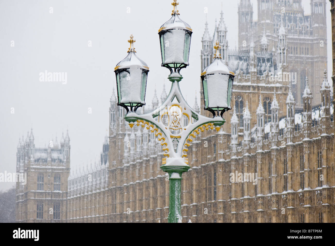 Häuser des Parlaments bedeckt in London Vereinigtes Königreich Schnee Stockfoto