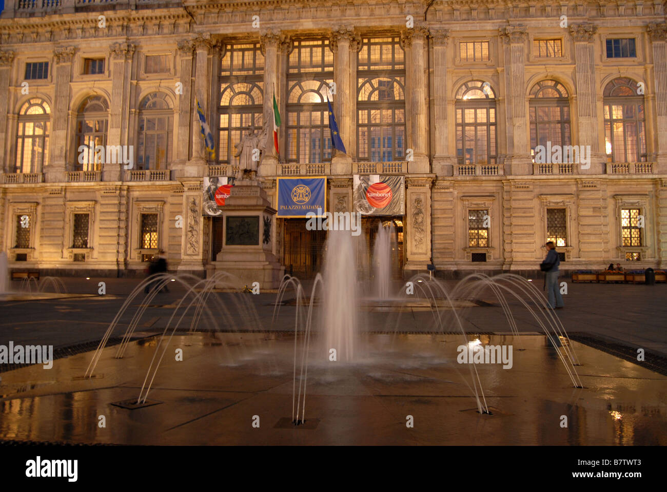 Der Brunnen vor dem Palazzo Madama in Piazza Castello, Turin, Piemont, Italien. Stockfoto
