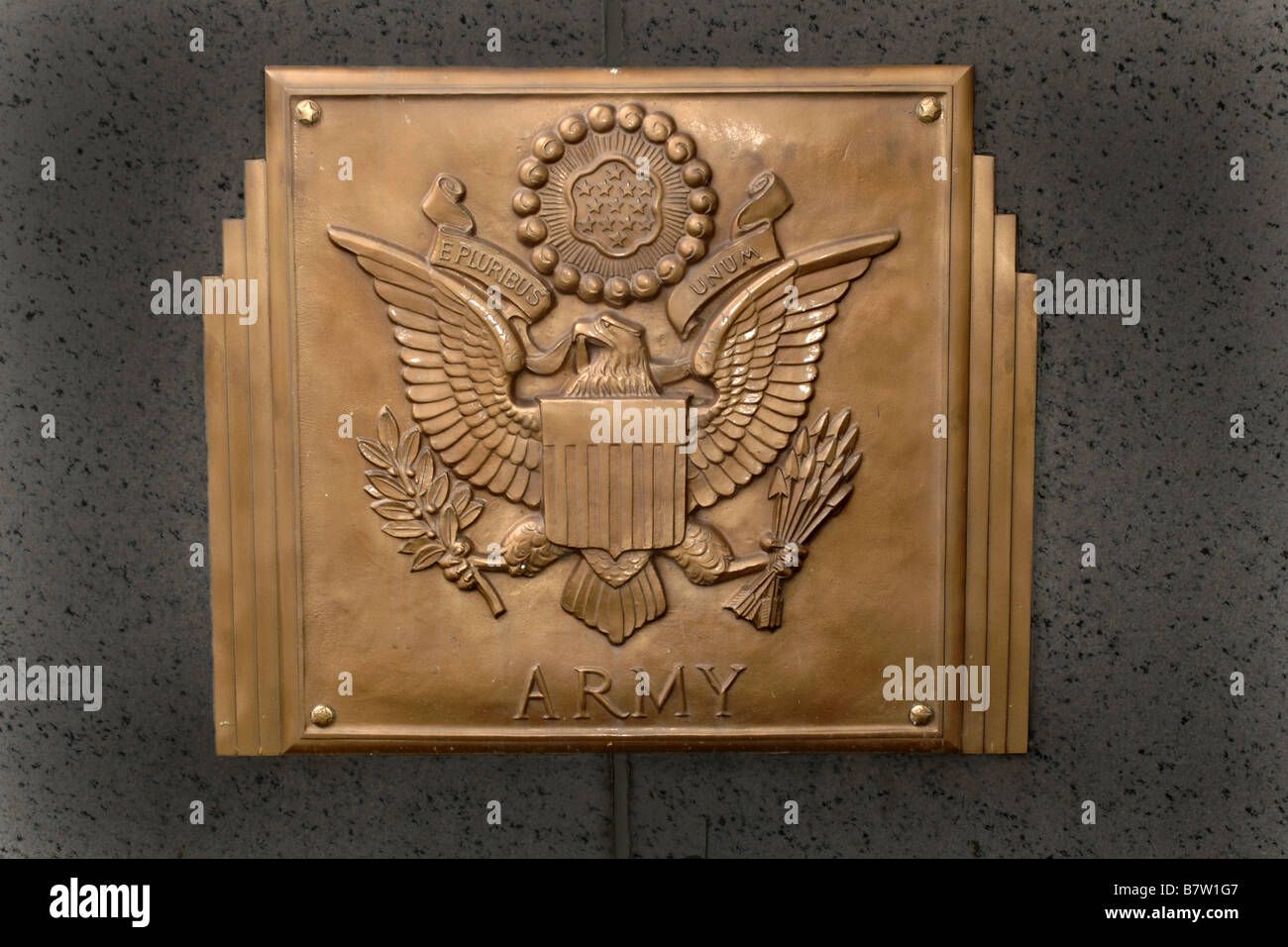 US-offiziellen Abzeichen Armee Teil der Veterans War Memorial Wall in der Civic Center Mall in Toledo Ohio Stockfoto
