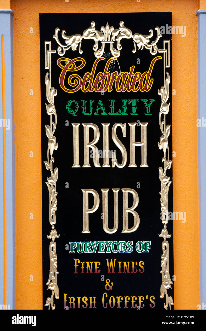 Traditionellen Irish Pub Schild, Adare County Limerick, Irland Stockfoto