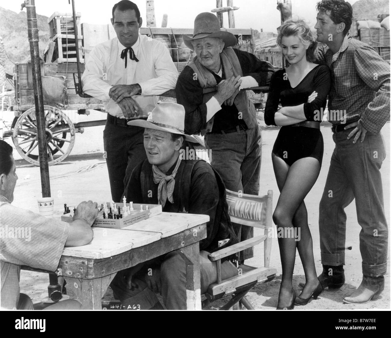 Rio Bravo Jahr: 1959 USA John Russell, John Wayne, Walter Brennan, Angie Dickinson, Dean Martin Regisseur: Howard Hawks schießen Bild Stockfoto