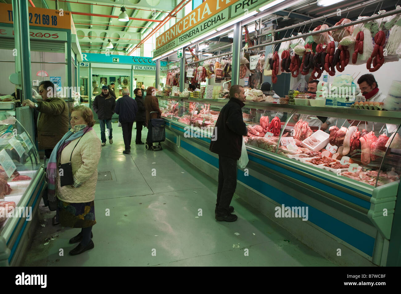 Menschen im Lebensmittel Markt Malaga Spanien Stockfoto