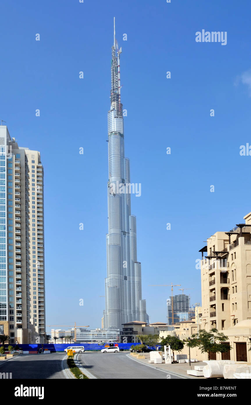 Der Burj Khalifa Tower modernes Wahrzeichen Stahlbeton Wolkenkratzer höchste Struktur und Gebäude in der Welt in Dubai United Arab Emirates VAE Stockfoto