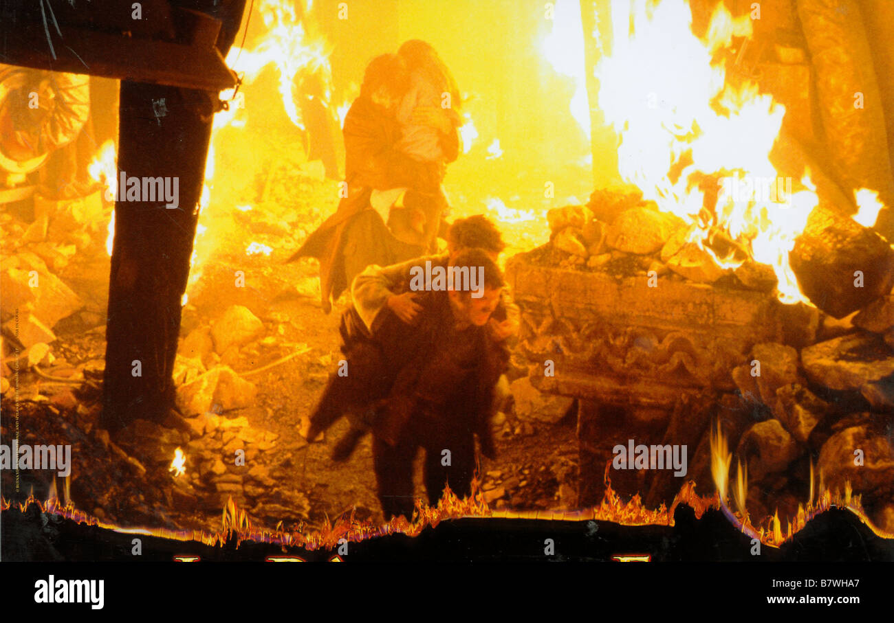 Herrschaft des Feuers Jahr: 2002 USA Regie: Rob Bowman Stockfoto