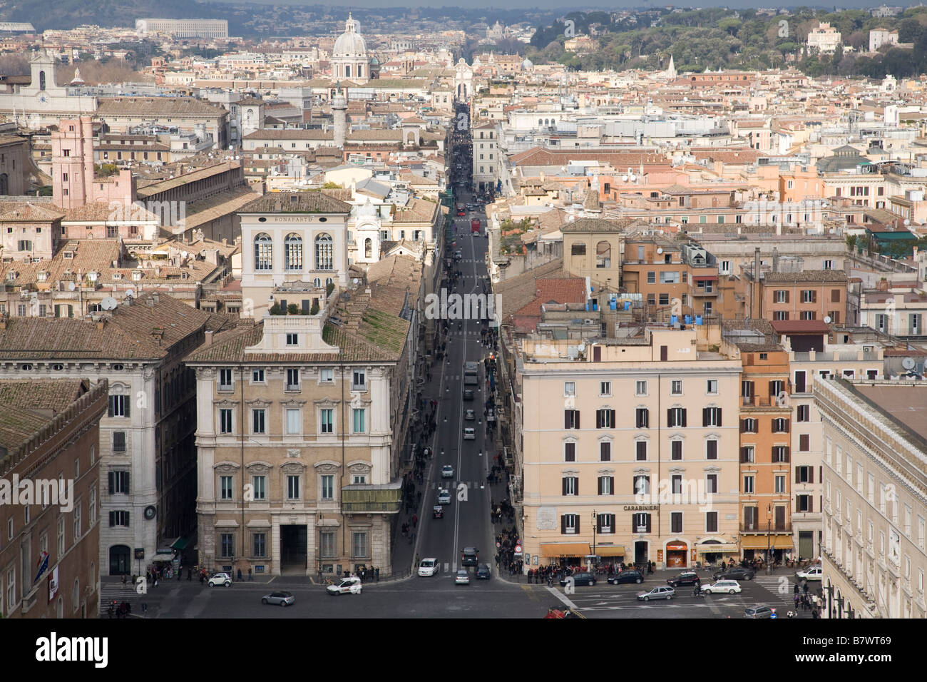 Nach unten Via del Corso von Piazza Venezia in Rom anzeigen Stockfoto