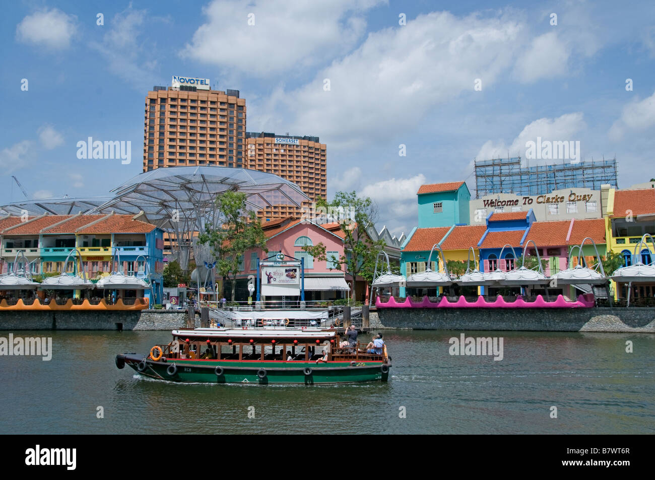 Clarke Clark Quay Singapore River Boot vorhanden fünf Blöcke von restaurierten Lagerhallen beherbergen verschiedene Restaurants und Nachtclubs Stockfoto