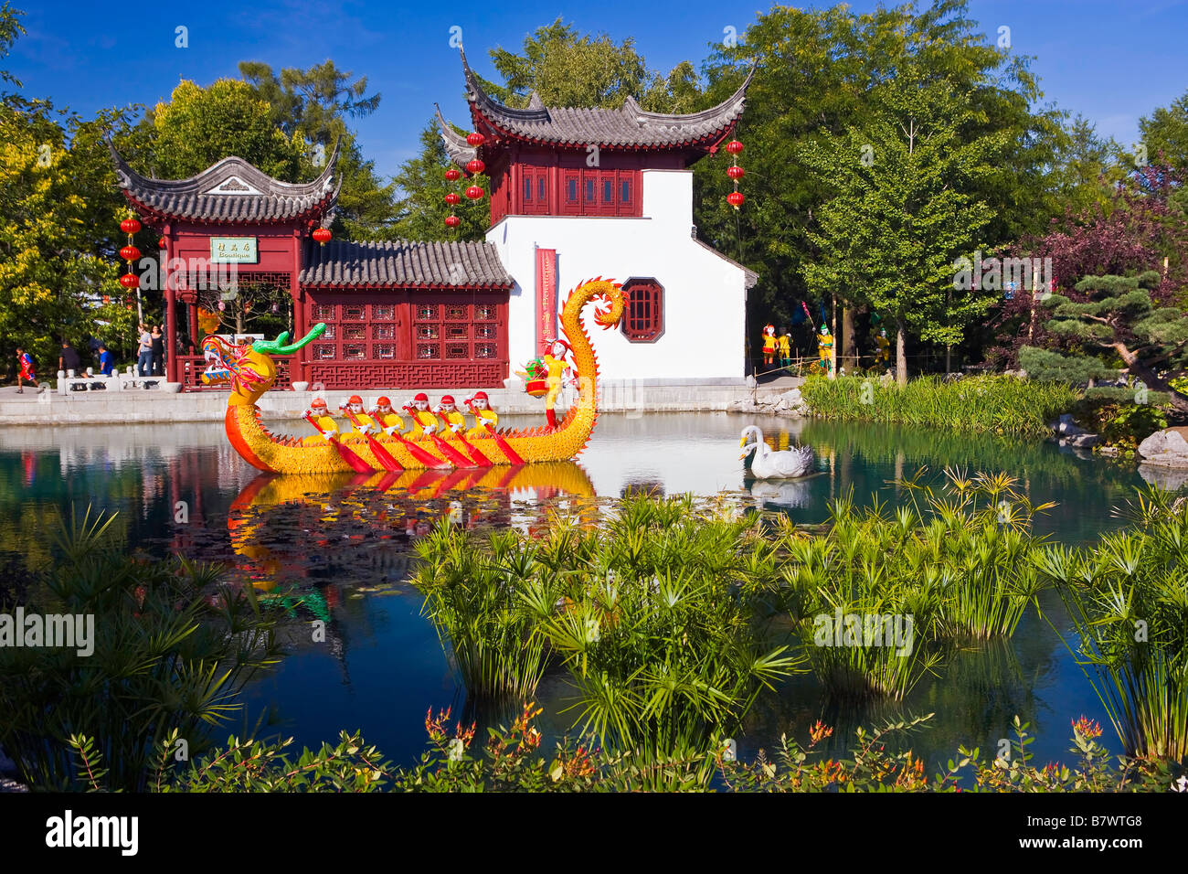 Laternen auf dem chinesischen Garten, während die Magie der Laternen Festival in Montreal Botanischer Garten. Stockfoto