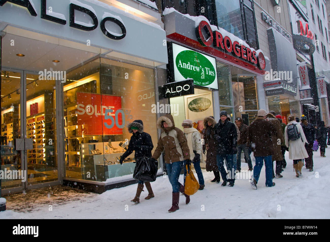 Einkaufen Rue Sainte-Catherine Downtown Montreal Kanada Stockfoto