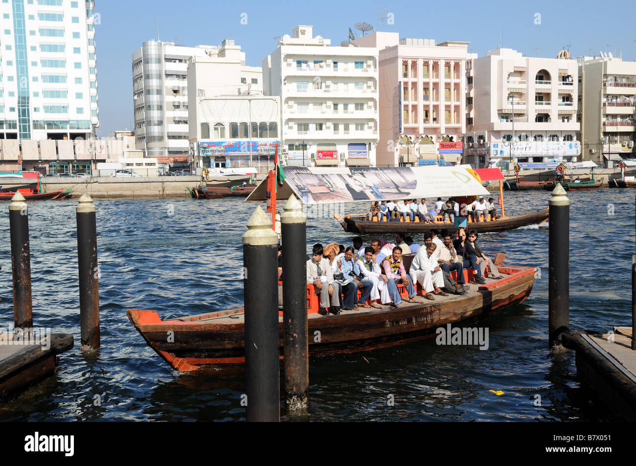 Abra Überführung Passagiere über den Dubai creek Stockfoto