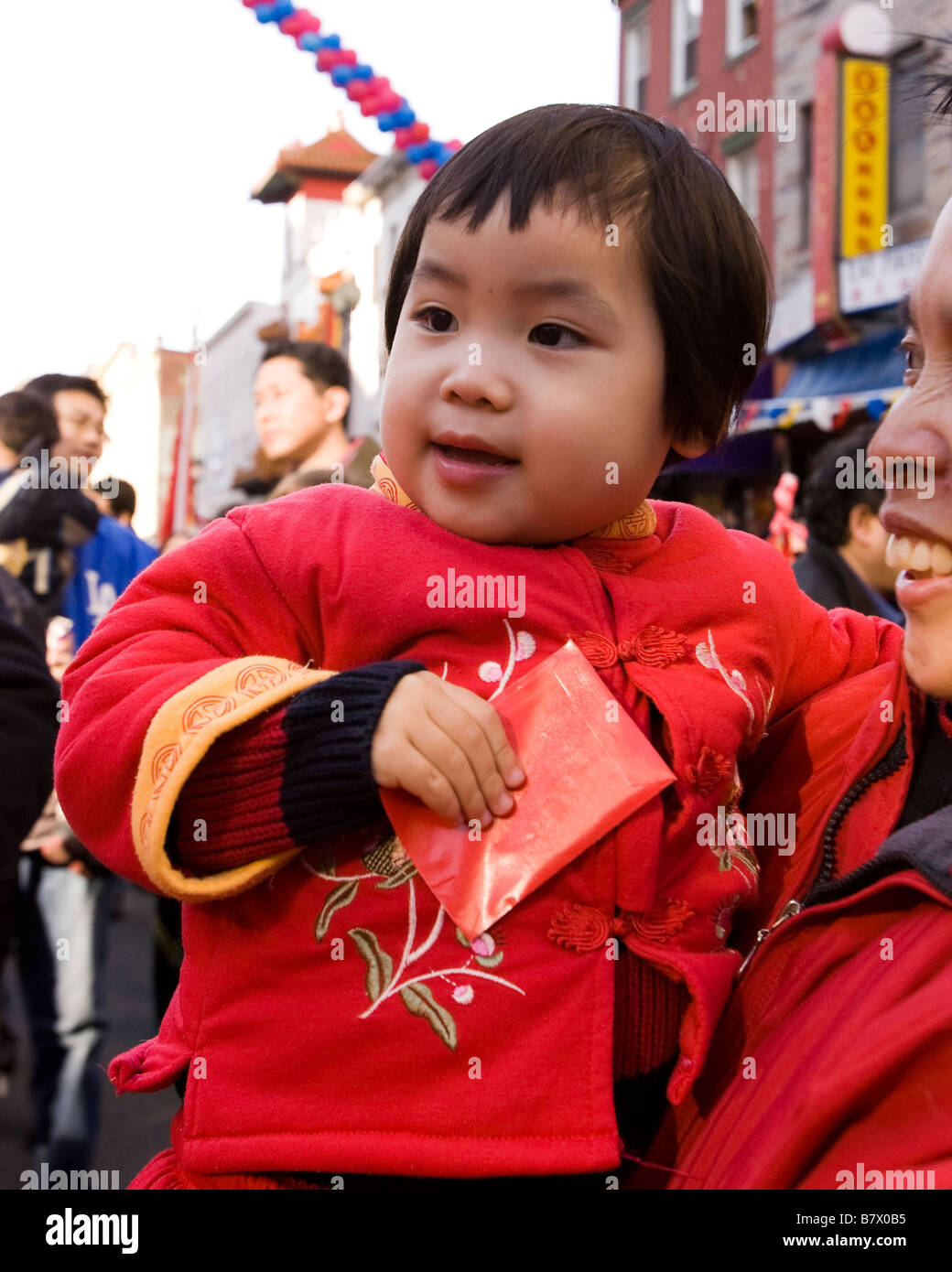 Mädchen in traditioneller chinesischer Tracht Stockfoto