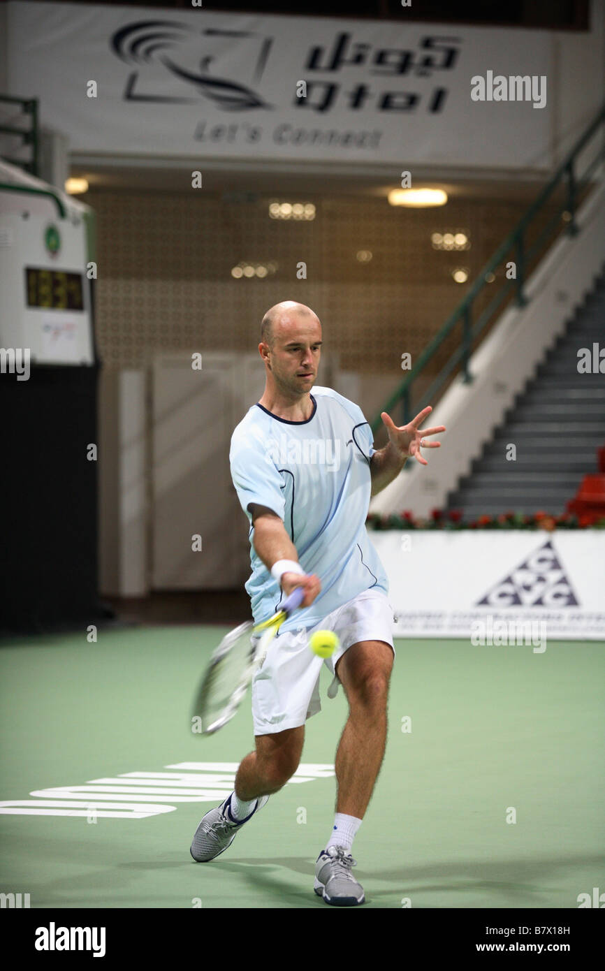 Titelverteidiger Ivan Lubicic in Aktion 31. Dezember 2007 an der Qatar ExxonMobil Open 2008 in Doha Stockfoto