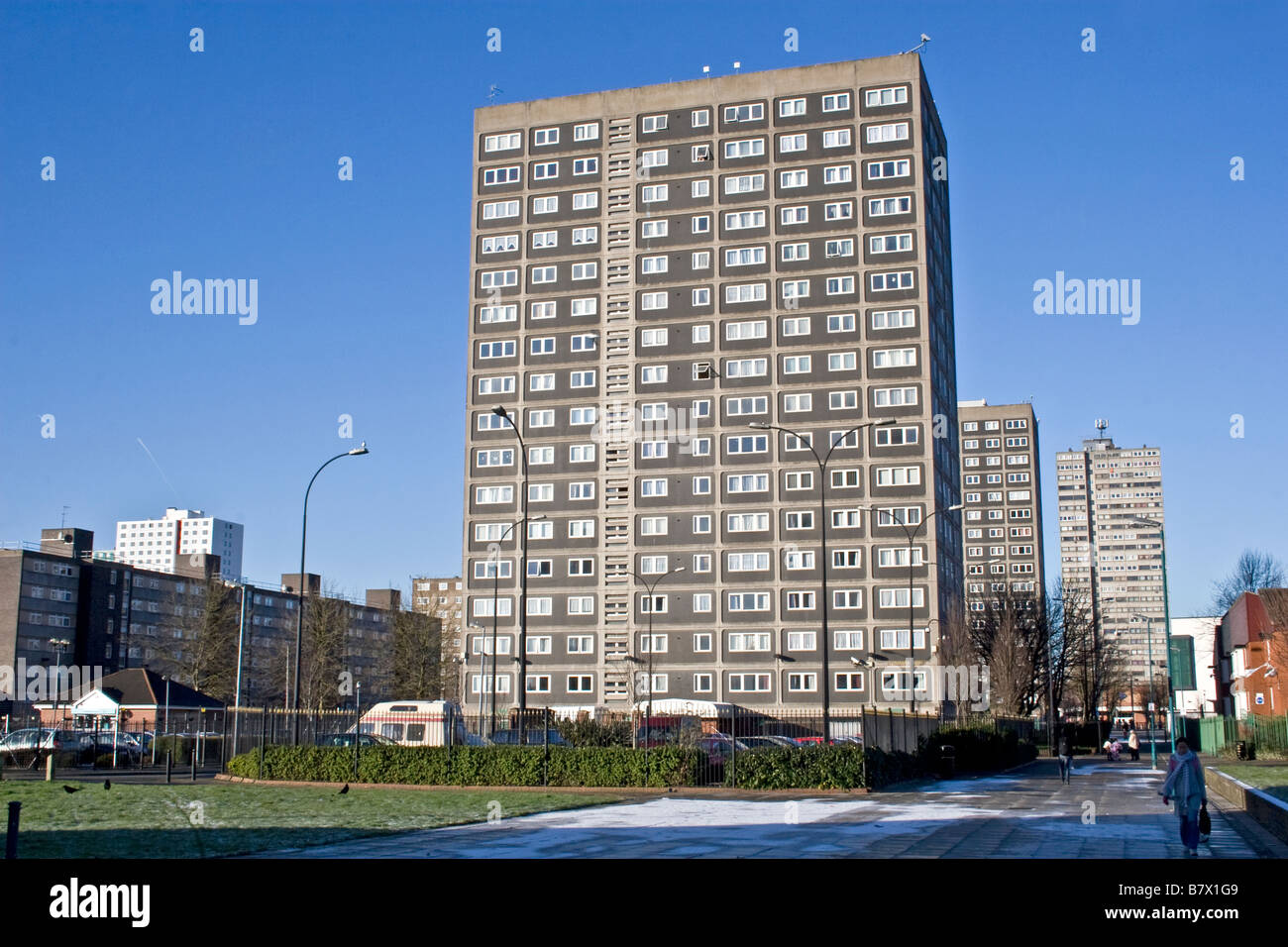 Gehäuse-Hochhäusern und Fußgängerweg Pendleton Fläche von Salford, größere Manchester, UK. Stockfoto