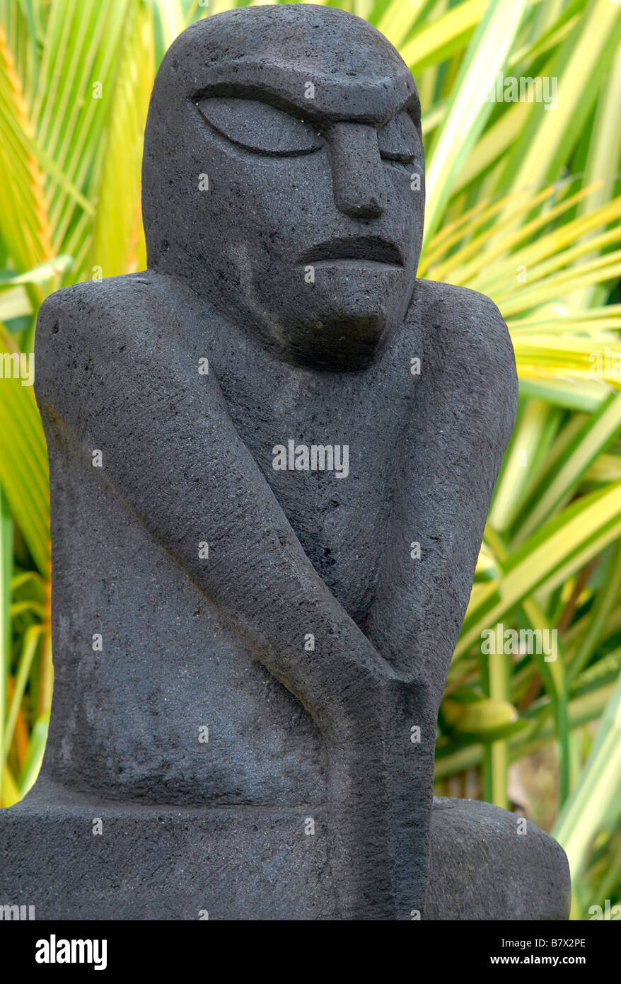 Traditionelle Tiki-Statue auf der Insel Huahine in Französisch-Polynesien Stockfoto