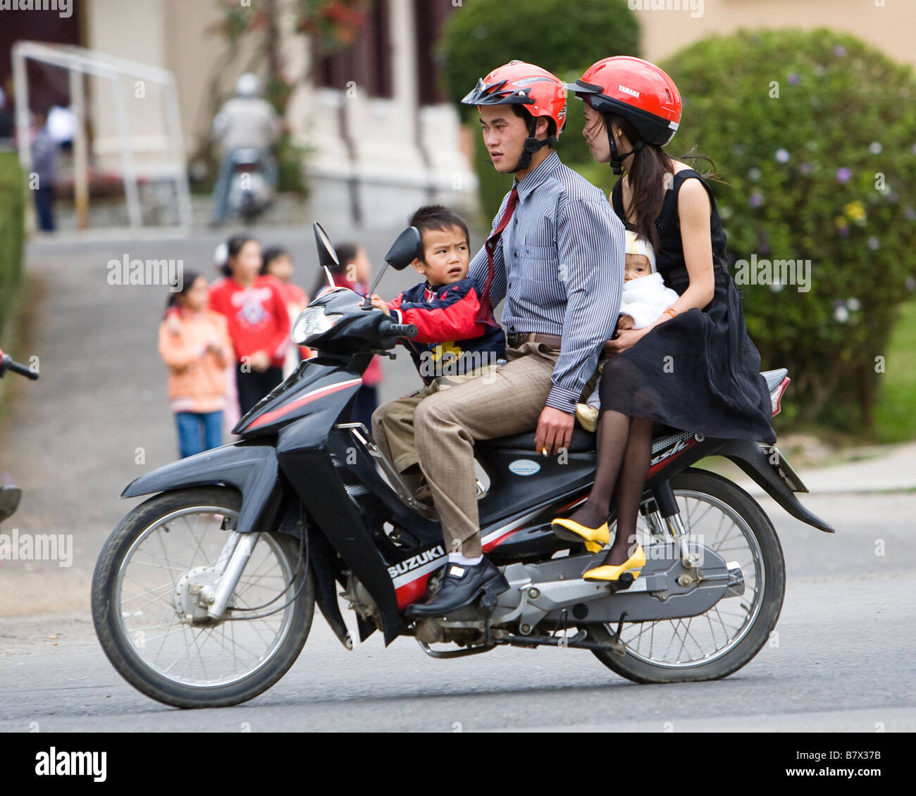 Vietnam-Familie auf moped Stockfoto