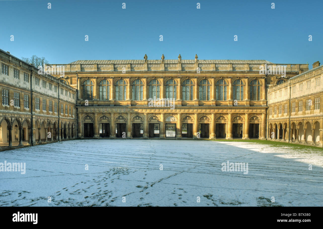 Die Wren Library am äußersten Rand Neville s Court des Trinity College in Cambridge nach einer ungewöhnlich starken Schneefällen. Stockfoto