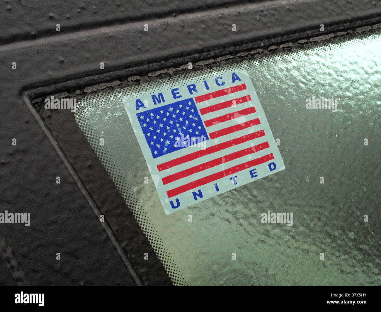 Amerikanische Flagge auf Autos-Fenster. Stockfoto