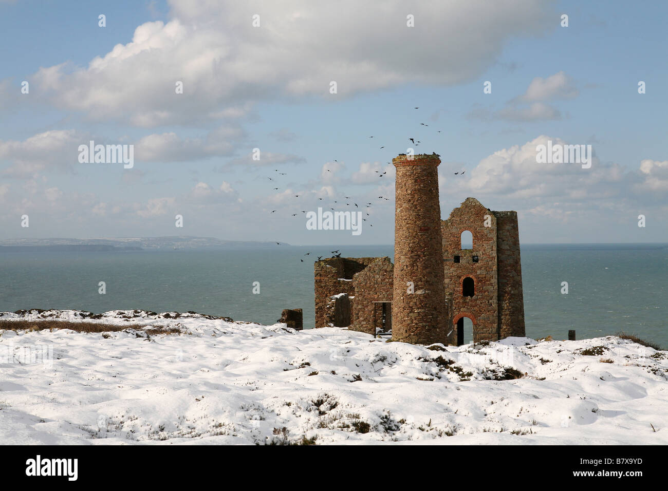 Schneebedeckte Wheal Coates, St. Agnes, Cornwall, UK Stockfoto