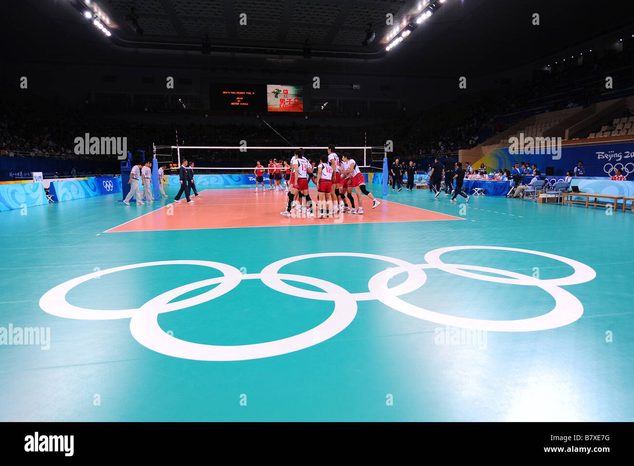 Capital Indoor Stadium 18. August 2008 Volleyball 2008 Beijing Olympischen Spiele Volleyball Herren Vorrunde Pool eine Übereinstimmung zwischen Japan 0 3 USA an dem Capital Indoor Stadium Beijing China Photo von Jun Tsukida AFLO SPORT 0003 Stockfoto
