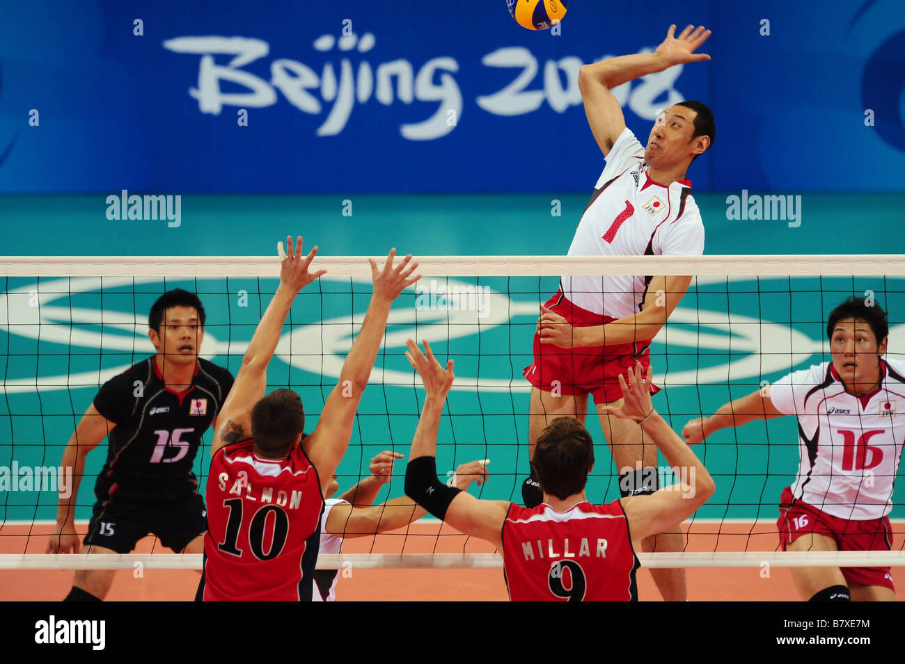 Capital Indoor Stadium 18. August 2008 Volleyball 2008 Beijing Olympischen Spiele Volleyball Herren Vorrunde Pool eine Übereinstimmung zwischen Japan 0 3 USA an dem Capital Indoor Stadium Beijing China Photo von Jun Tsukida AFLO SPORT 0003 Stockfoto