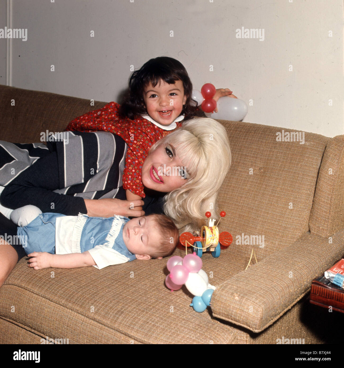 Jayne Mansfield mit Mariska Hargitay (Tochter) und Sohn Tony (Cimber
