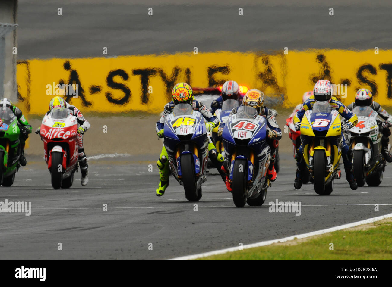 Valentino Rossi Fiat Yamaha 28. September 2008 Motor Valentino Rossi d ' Italia und das Fiat Yamaha team Fahrten in Aktion während der Runde 15 der MotoGP Weltmeisterschaft 2008 der japanischen Grand Prix auf dem Twin Ring Motegi Circuit am 28. September 2008 in Motegi Japan Foto von Masakazu Watanabe AFLO SPORT 0005 ausgetragen Stockfoto