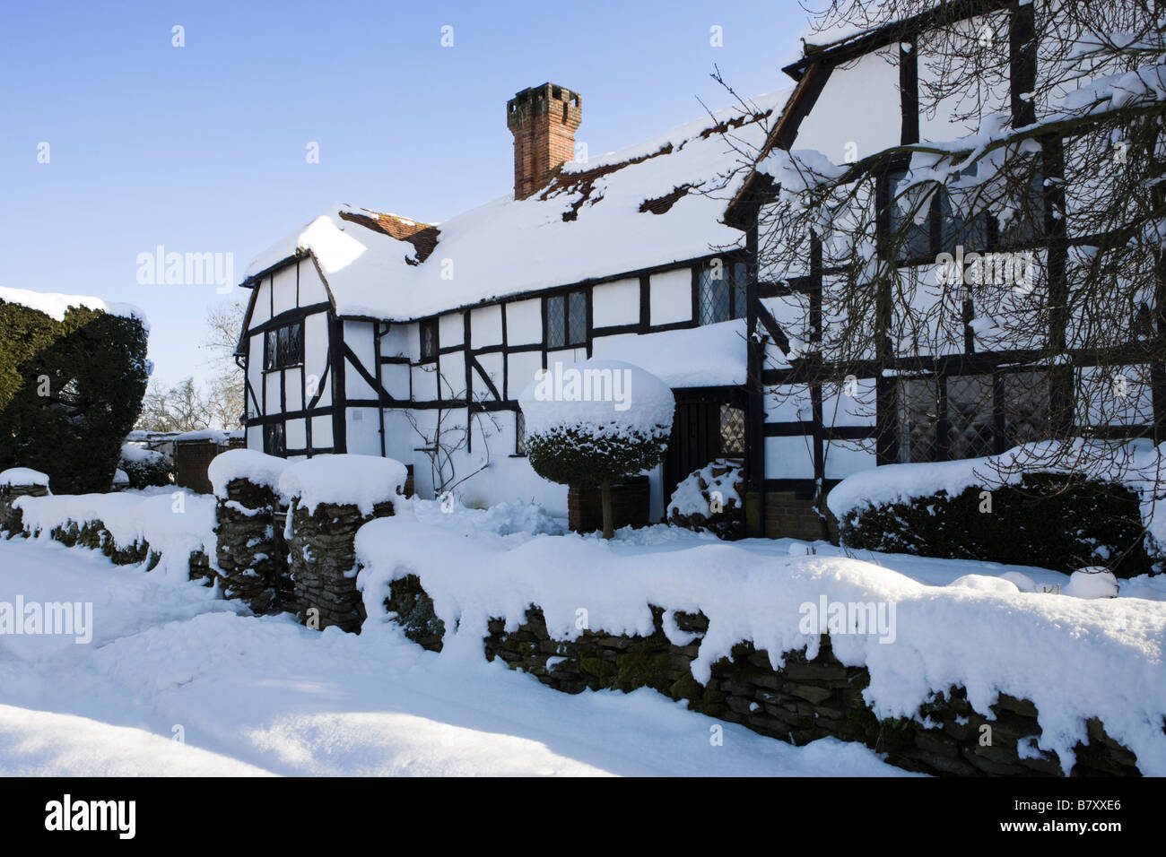 Ferienhaus im Winter. Send, Surrey, UK. Stockfoto