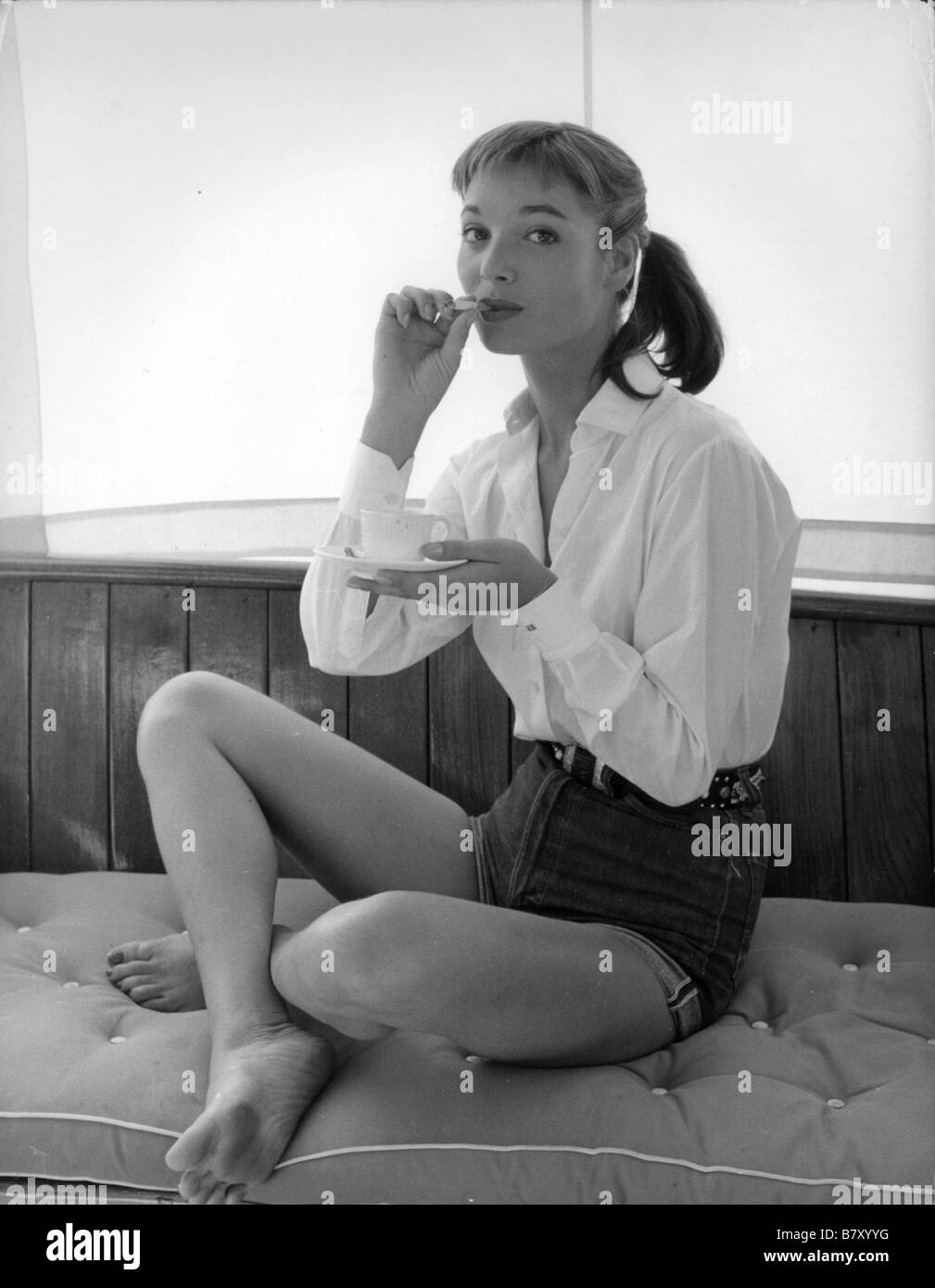 https://c8.alamy.com/compde/b7xyyg/elsa-martinelli-elsa-martinelli-elsa-martinelli-b7xyyg.jpg