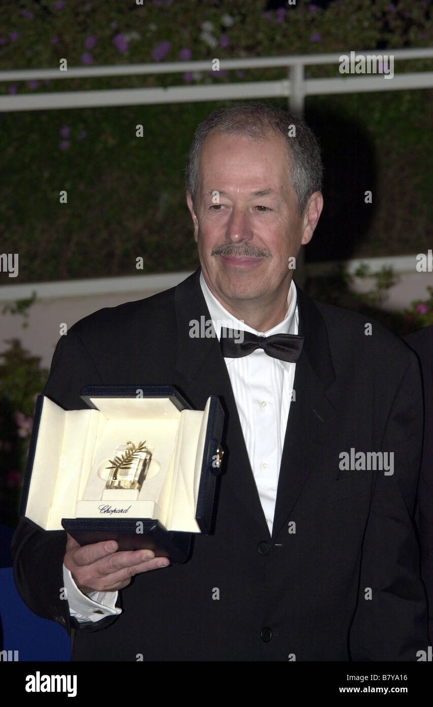 Denys Arcand Denys Arcand Denys Arcand au Festival de Cannes 2003: prix du scénario "Les invasions Barbares" Stockfoto Denys Arcand Denys Arcand Denys Arcand au Festival de Cannes 2003: prix du scénario "Les invasions Barbares" Stockfoto