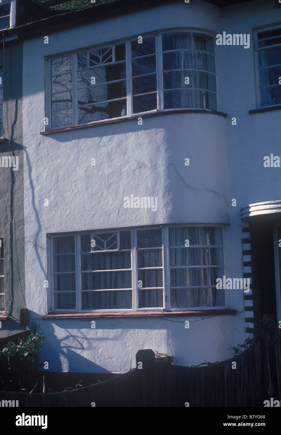 Hampstead Nordlondon UK 1930er Jahren Halb freistehendes Haus mit Crittall Metall Winteraufbewahrung windows Stockfoto