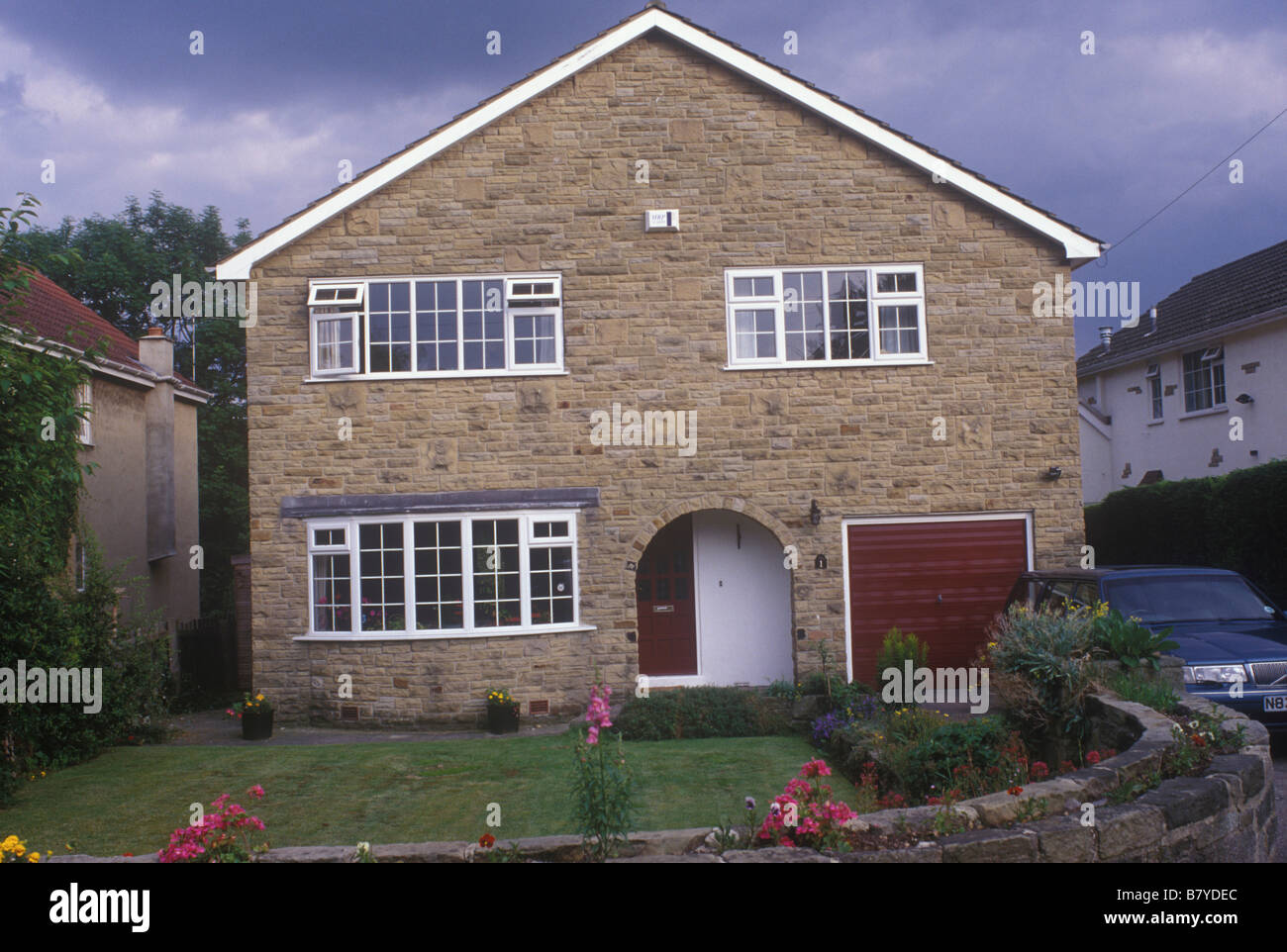 Knaresborough North Yorkshire UK 1970er Jahre Ziegel Einfamilienhaus mit integrierte garage Stockfoto