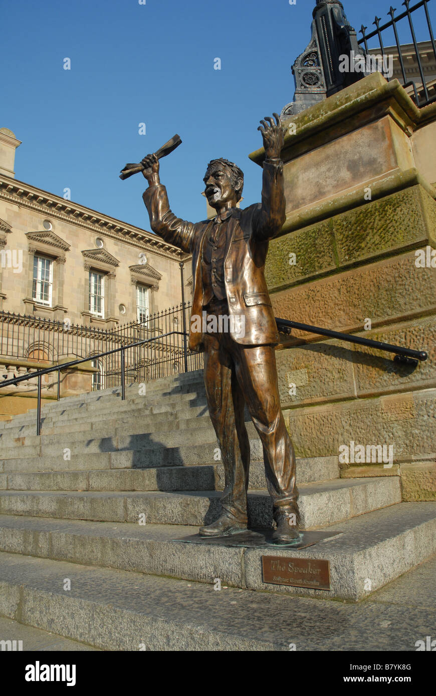 Die Lautsprecher-Statue wurde vom Bildhauer Gareth Knowles erschaffen. Stockfoto