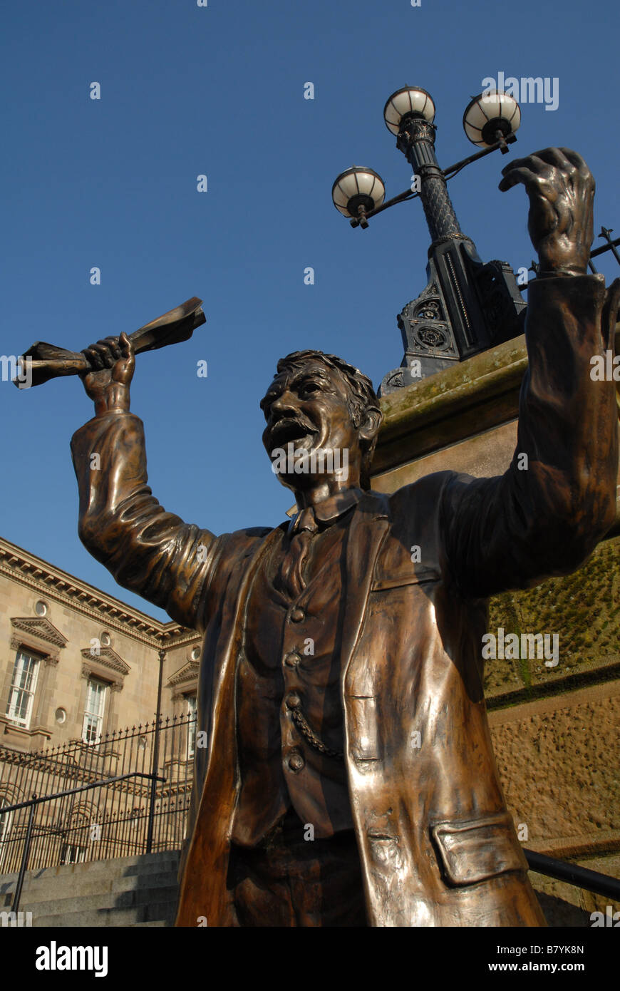 Die Lautsprecher-Statue wurde vom Bildhauer Gareth Knowles erschaffen. Stockfoto