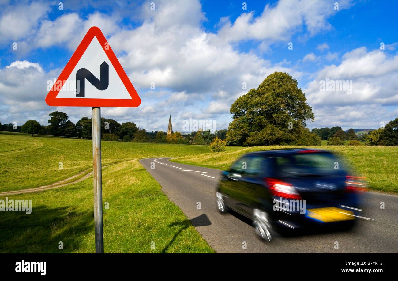 Sie Fahren Ein Langsameres Fahrzeug Auf Einer Landstrasse Autofahren vorbeifahren -Fotos und -Bildmaterial in hoher Auflösung – Alamy