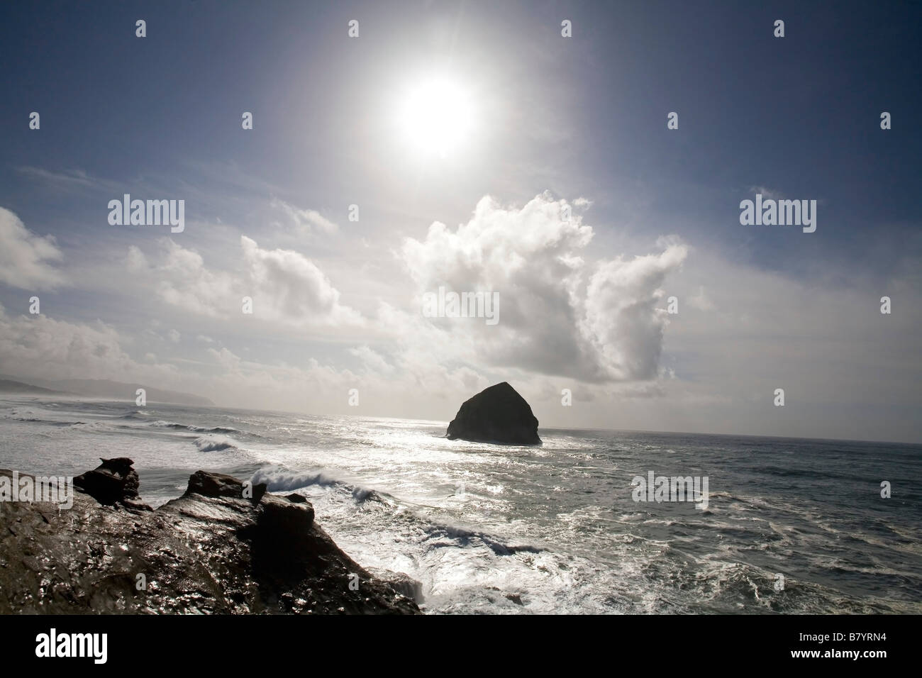 Haystack Rock, Küste von Cape Kiwanda, Oregon, Oregon, USA Stockfoto